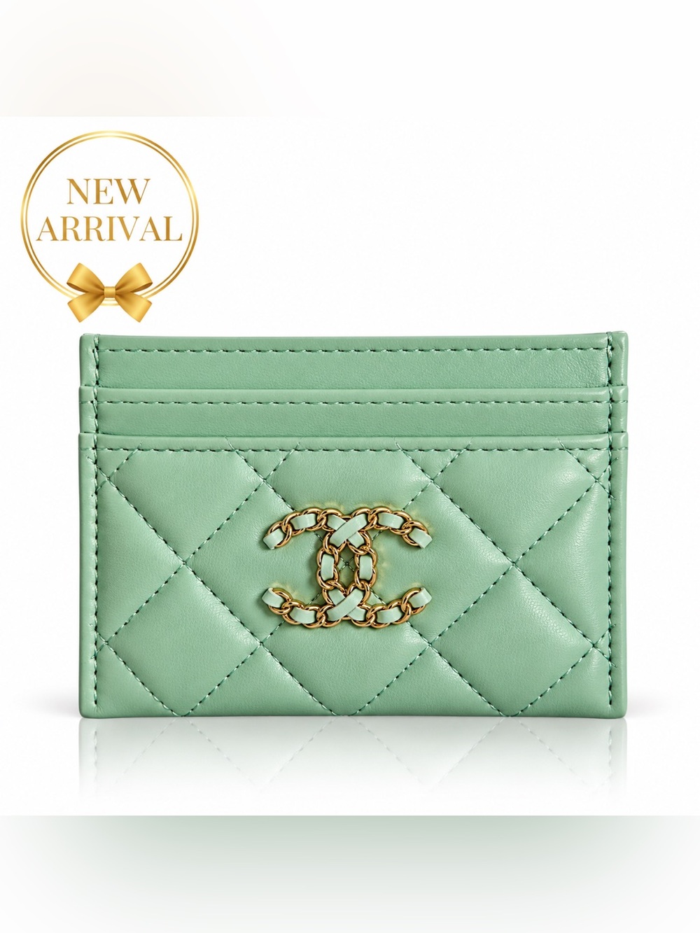 🍃 Women’s Quilted Chain-Logo Card Holder – Mint Green 🍃